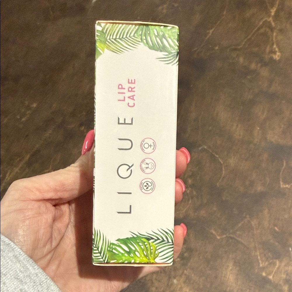 Lique Lip Balm and Scrub Set - Picture 3 of 5